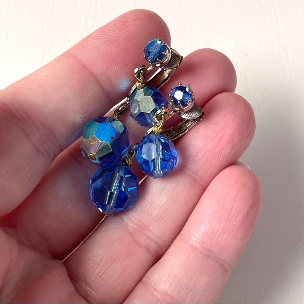 π¨π¨FINAL SALE!!π¨π¨Vintage silvertone blue AB Aurora Borealis crystal clip earrings - Picture 13 of 15